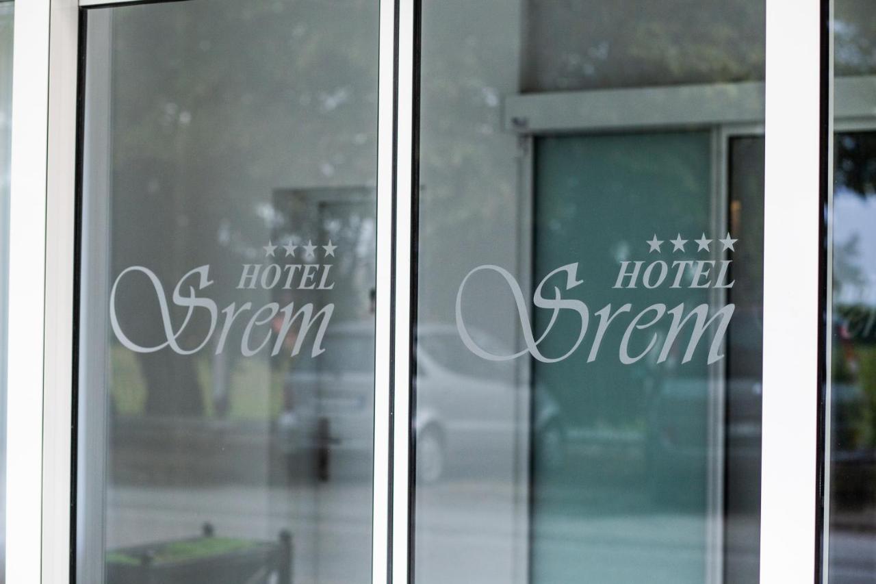 Hotel Srem 斯雷姆斯卡米特罗维察 外观 照片